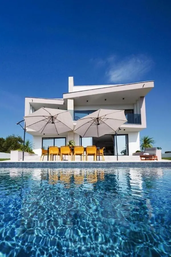 Villa Luce زادار
